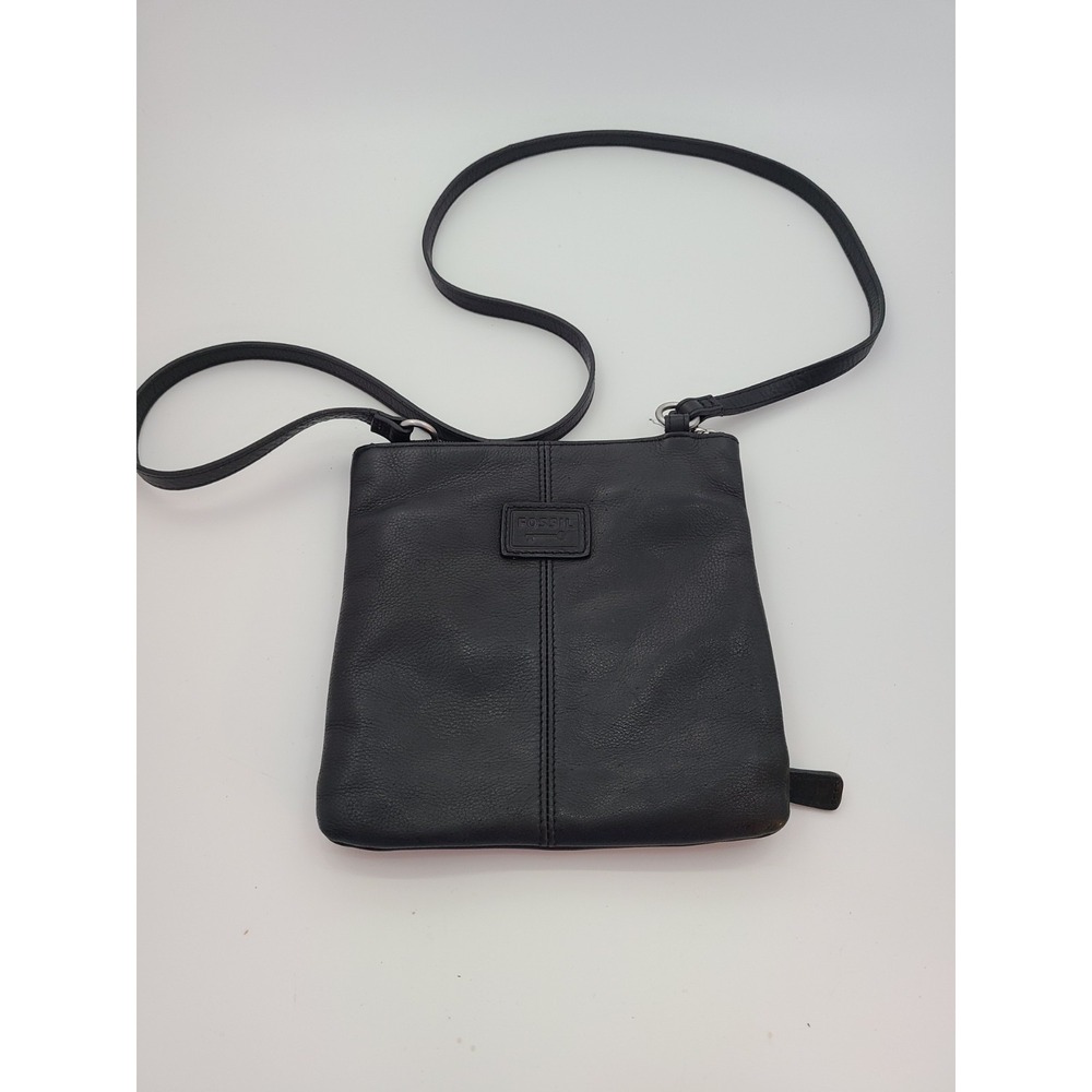 Fossil Crossbody Bag Pebbled Black Leather. Zip Closure. Great Condition